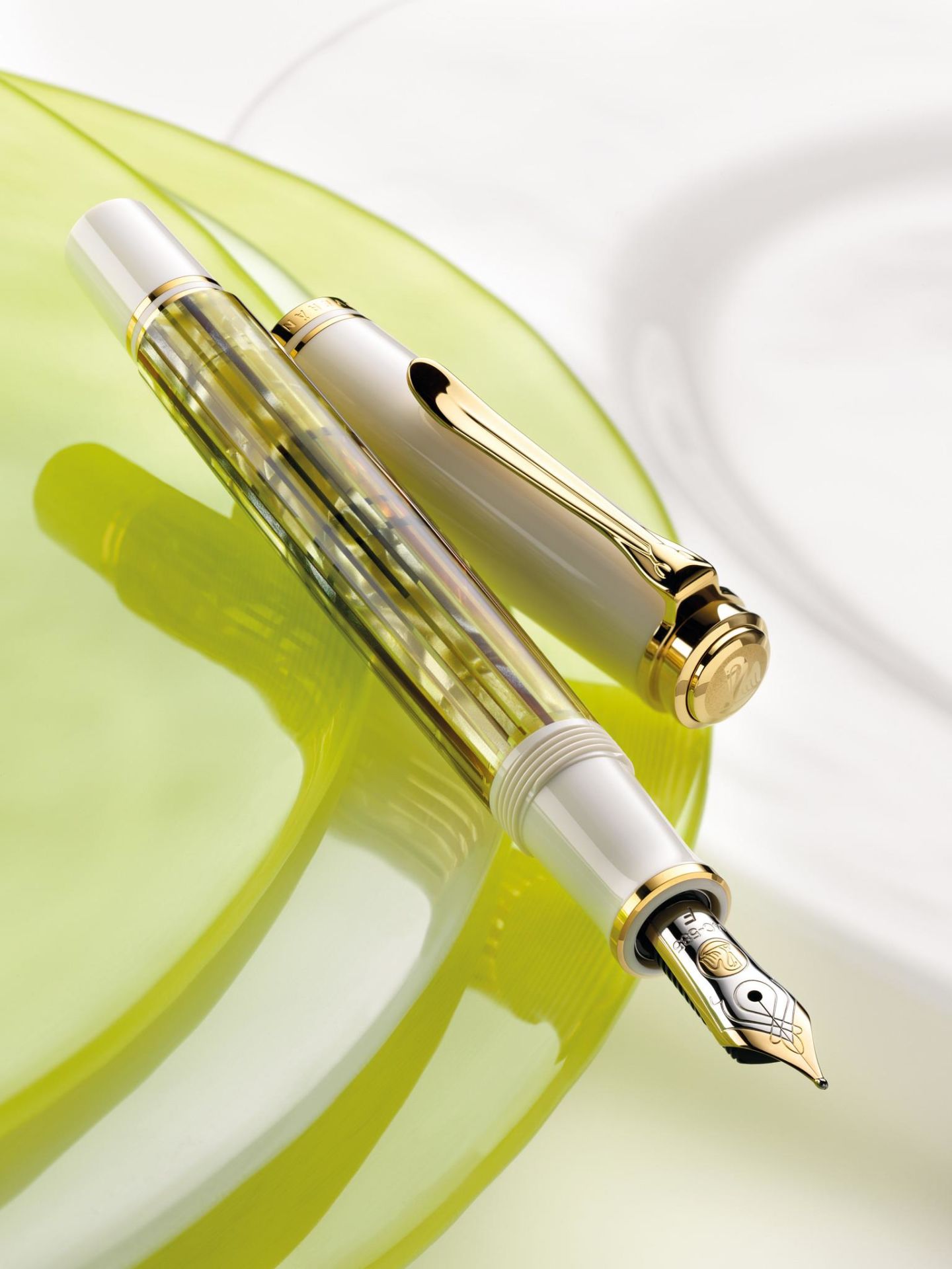 Pelikan Souveran Serisi M400 White Tortoiseshell Dolma Kalem